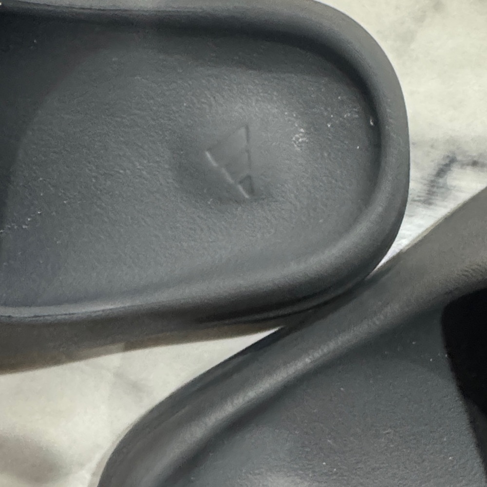 Yeezy Kids Black Slide Sandals - Picture 3 of 7